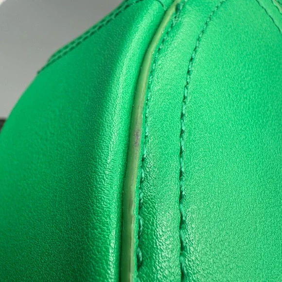 Seven Hills Faux Leather Kelly Green Circle Bag Sporty Crossbody Strap - Picture 13 of 14